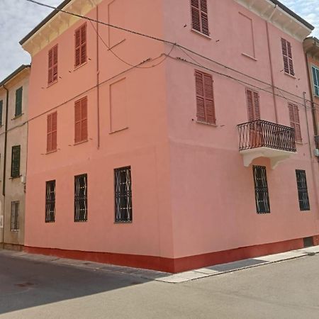 Fiore Apartments Fiorenzuola d'Arda Bagian luar foto