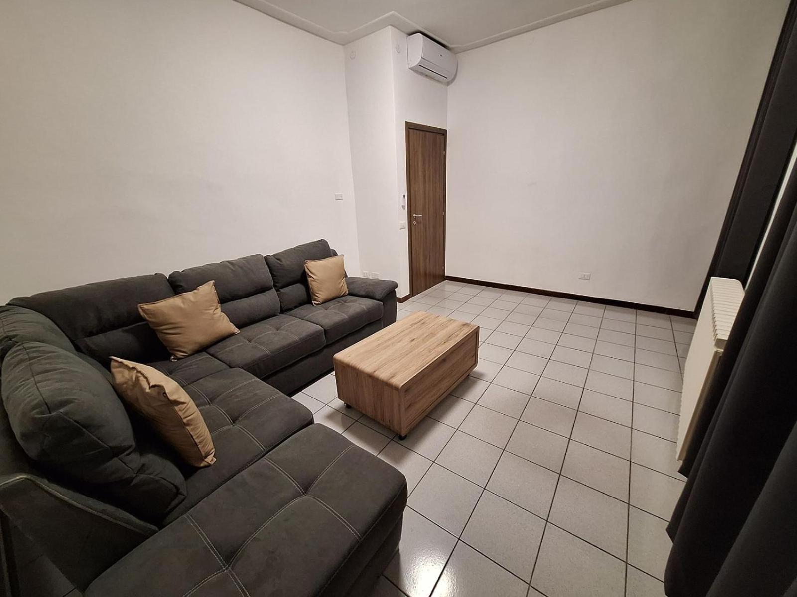 Fiore Apartments Fiorenzuola d'Arda Bagian luar foto